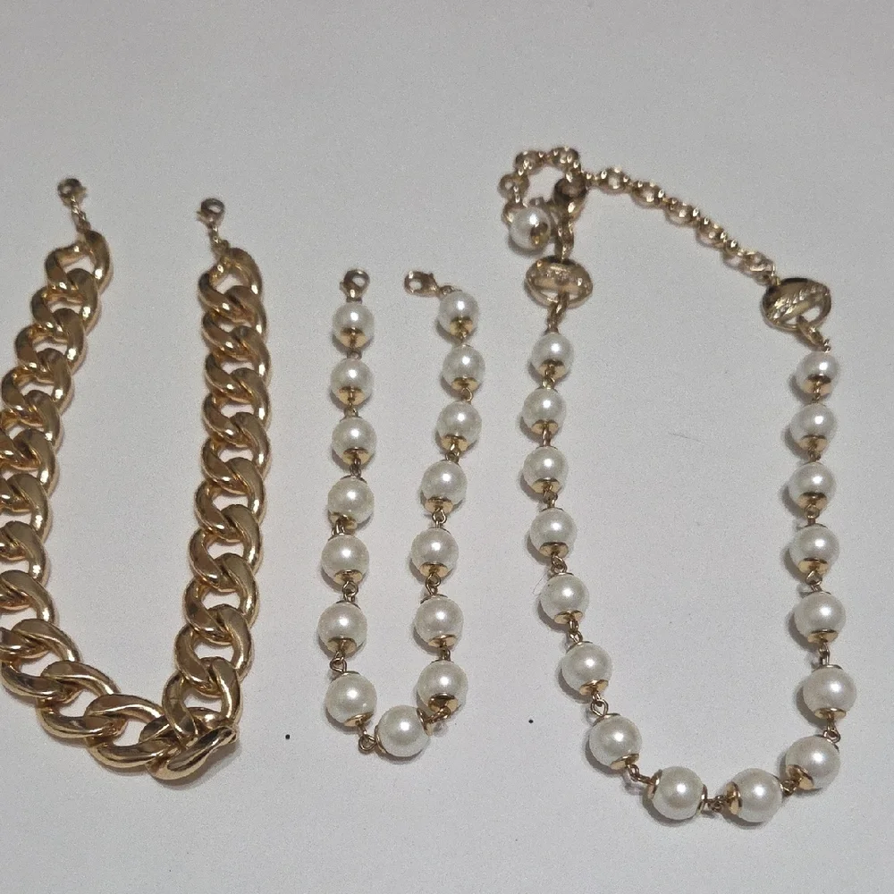 White House Black Market Gold and Pearl Necklace - Picture 5 of 5